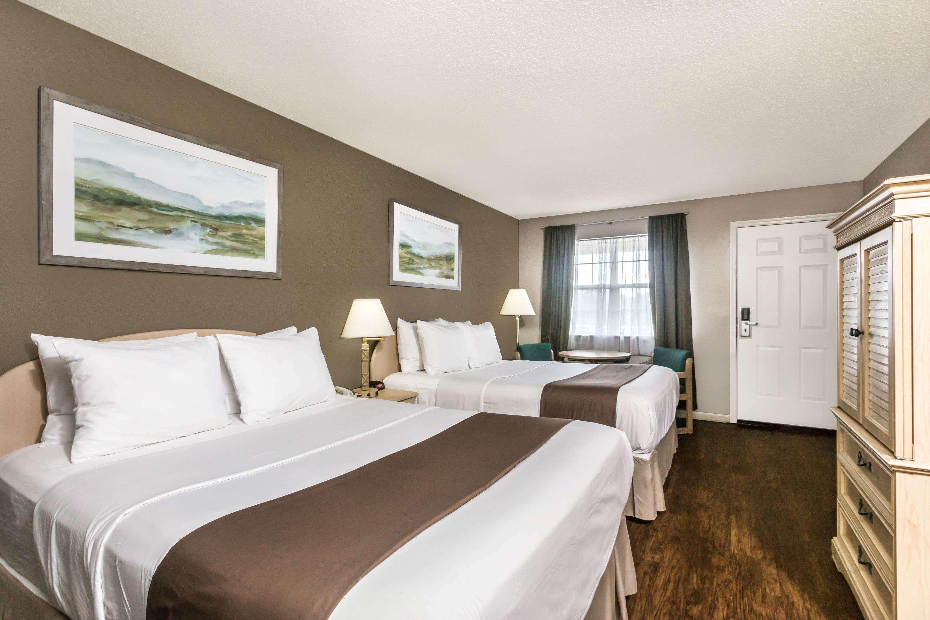 Super 8 By Wyndham Madison Hotel Eksteriør billede